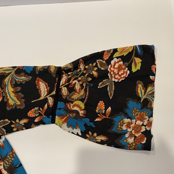 *SOLD*Women's Floral Boho Bell Sleeve Blouse Size Medium - Picture 3 of 5